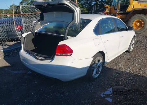 2014 Volkswagen Passat 1.8T Se z USA, uszkodzony, nr VIN 1VWBS7A33EC044839